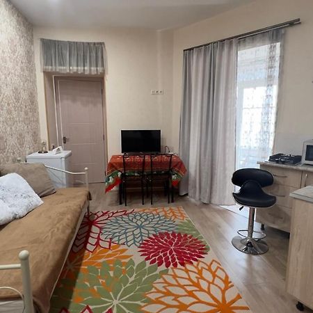 Guest House Beautiful Avlabar Tbilisi Eksteriør billede